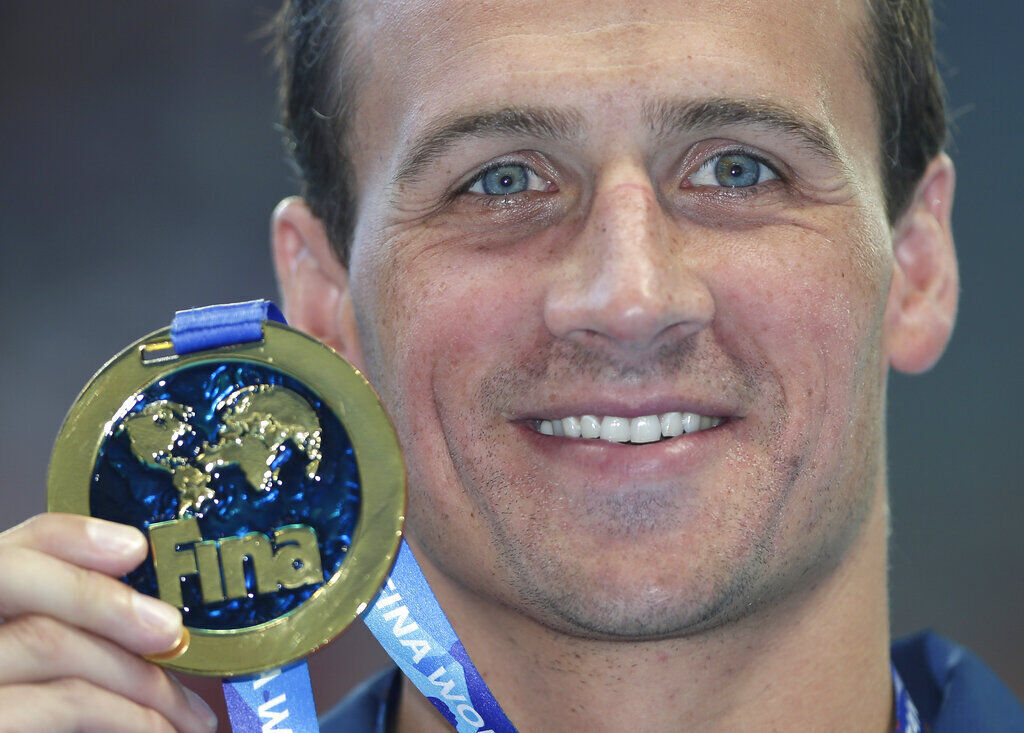 2015: Ryan Lochte becomes first man to win 200-meter IM four consecutive times